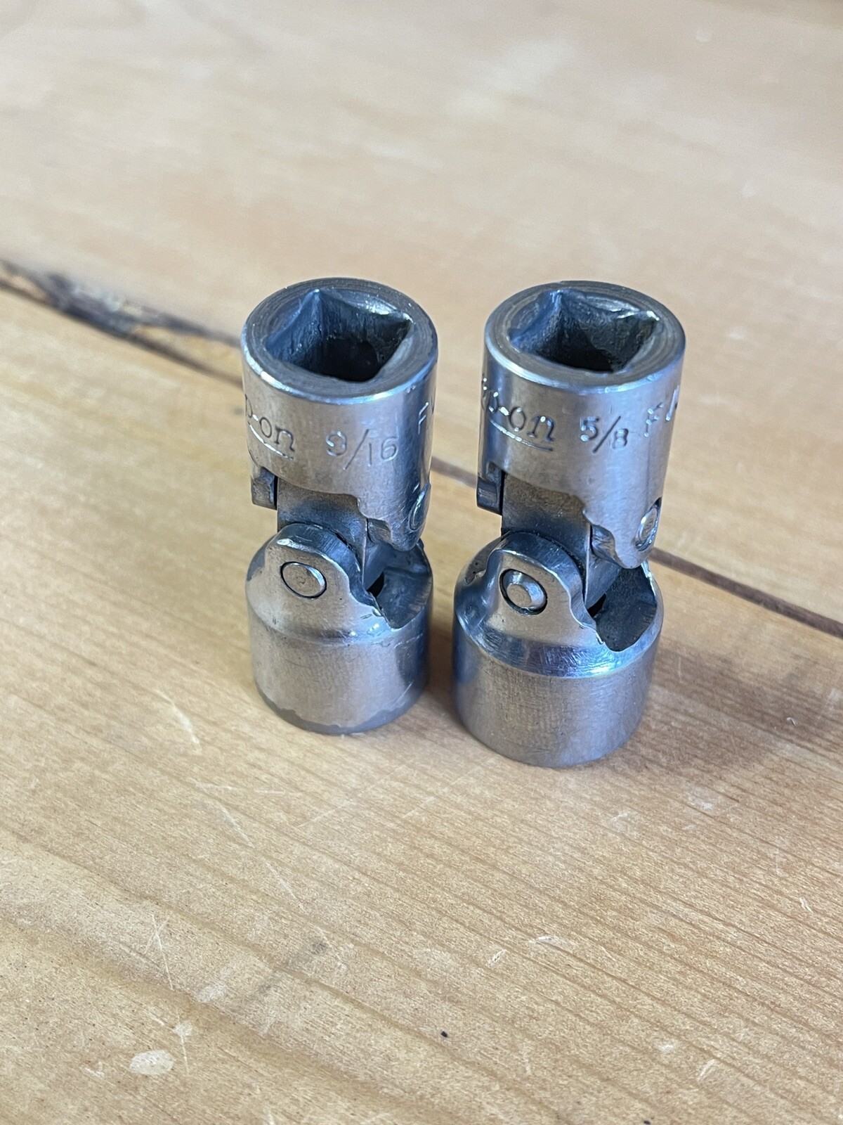 SNAP ON 9/16 FVU 18,- 5/8 FVU20, 3/8 Dr Swivel Socket