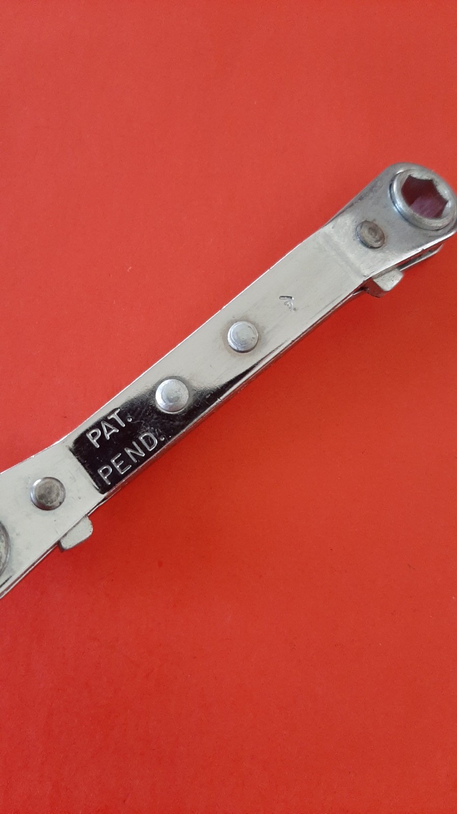 Craftsman USA ROW810 1/4″ x 5/16″ Offset Ratcheting Box Wrench 6pt Point