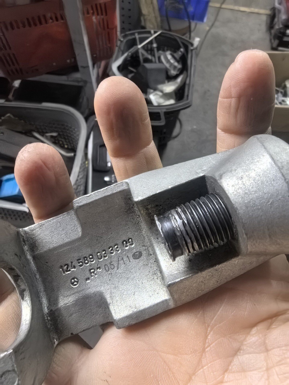 Genuine Mercedes-Benz Steering Tie Rod End Remover Puller Tool 124589033300 W124