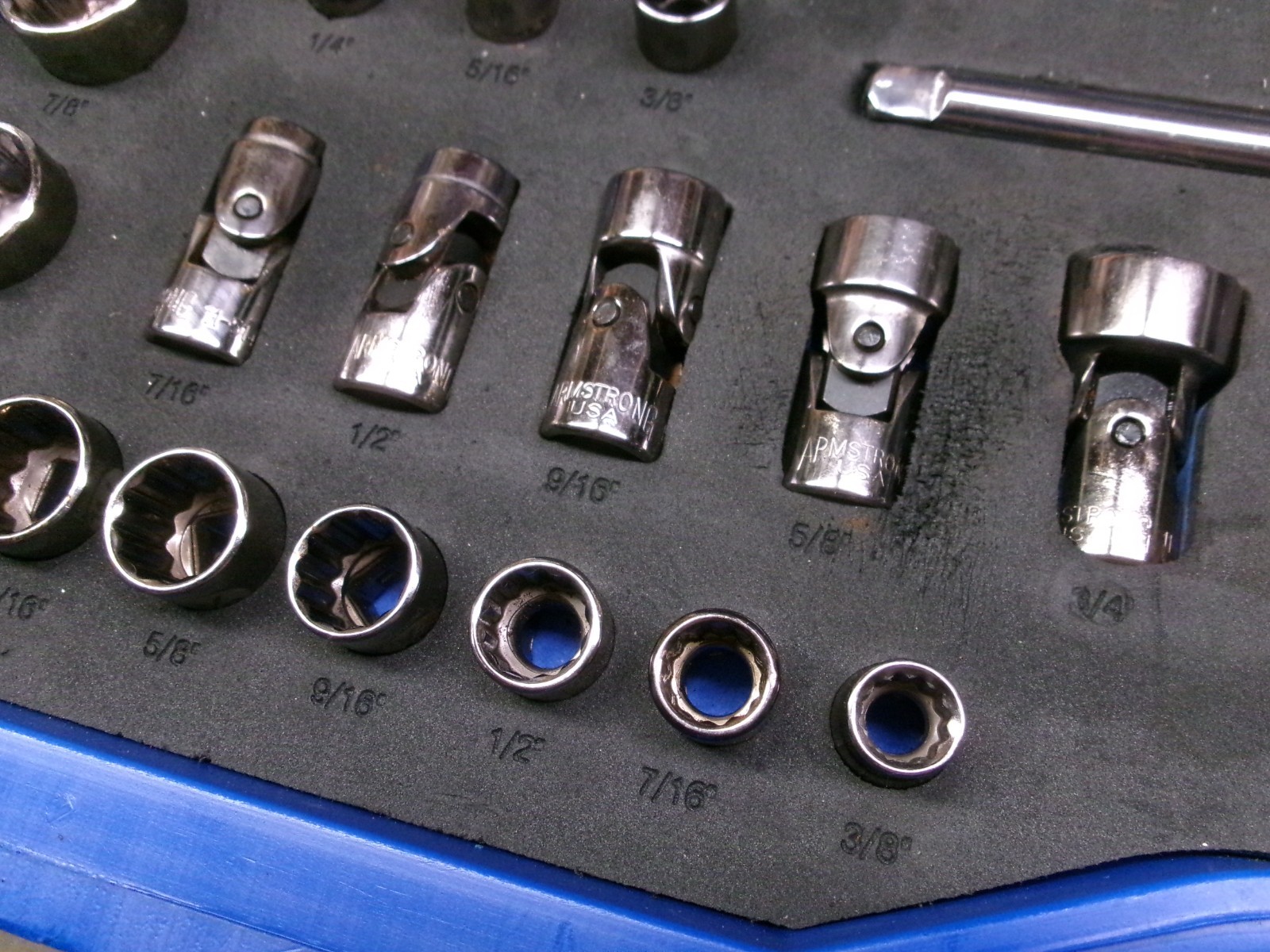 Armstrong Tools USA 33-Piece 3/8″ Drive Socket Set with Foam + Case No 15-320