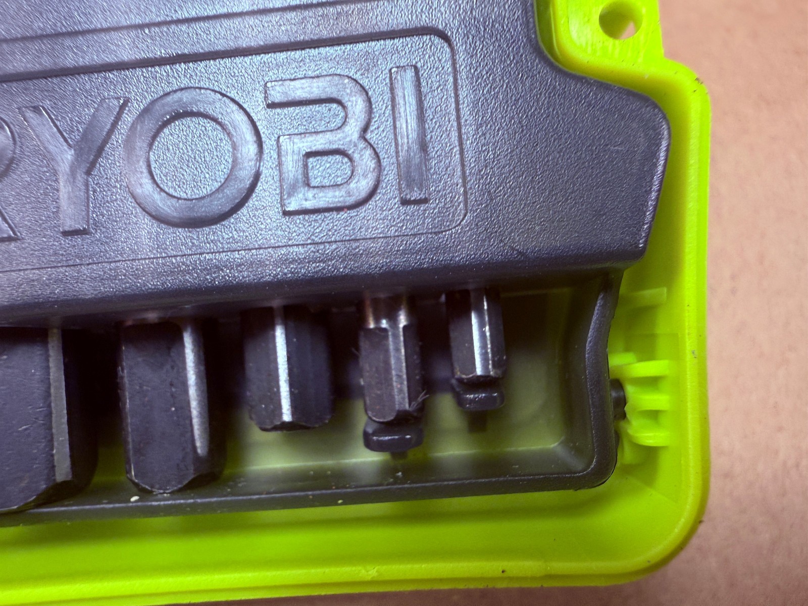 Lightly Used? – RYOBI Spiral Screw Extractor Set – 5 Piece A96SE51