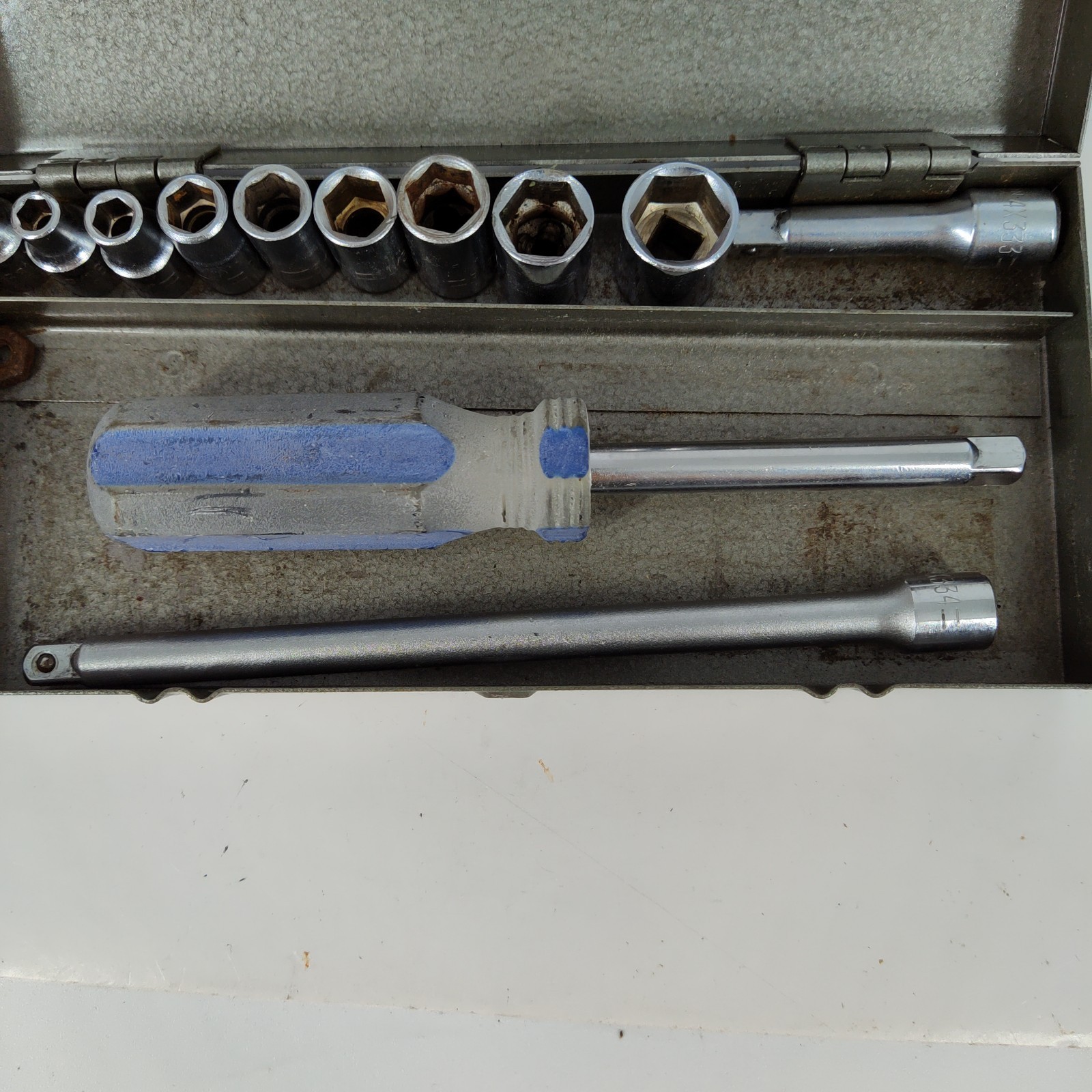 Dayton SAE 1/4 DR 6 point socket set with metal case made in USA 13 Pc Set