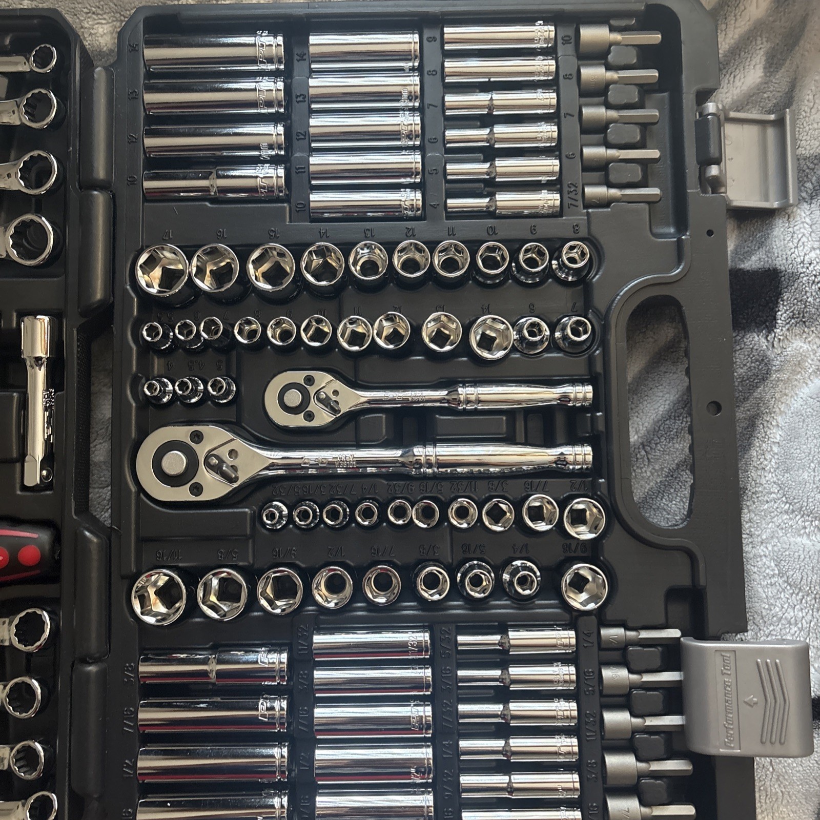 Performance Tool W30502 155-Piece SAE & Metric Mechanic’s Tool Set