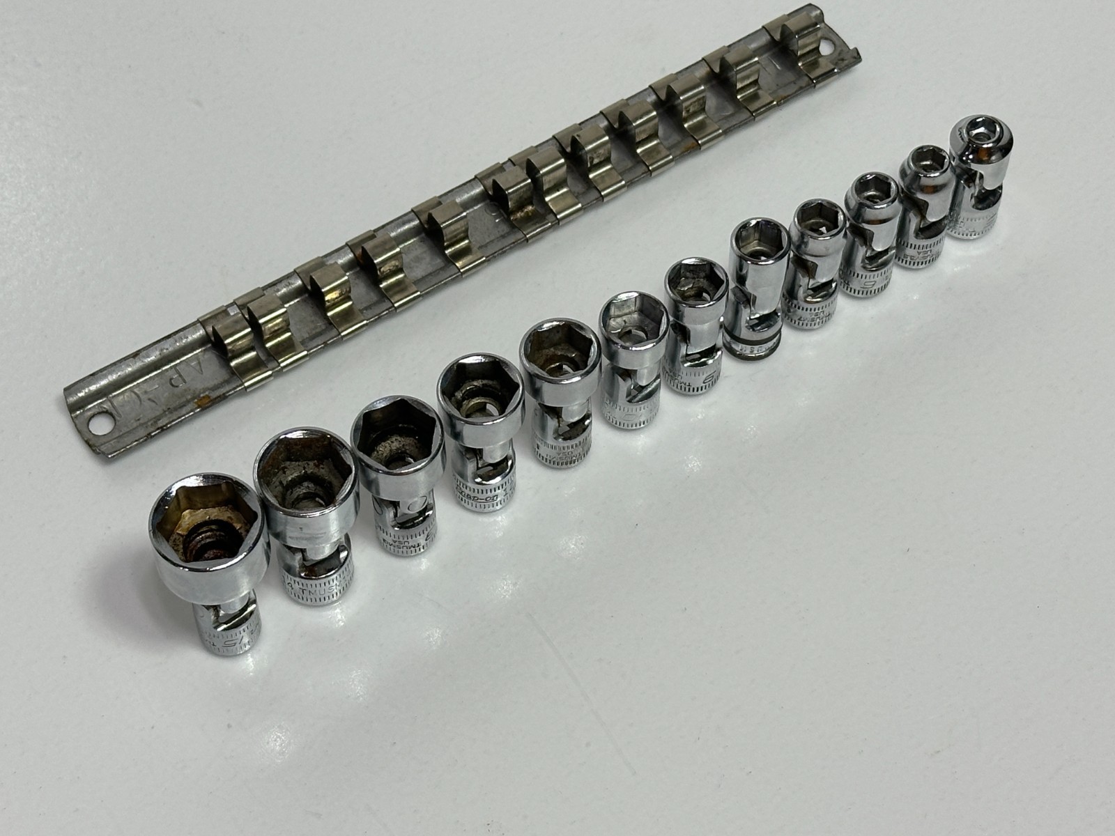 Snap On 12pc 111TMUSMA + 5mm 1/4″ Dr. Metric Universal Swivel Socket Set 5-15mm