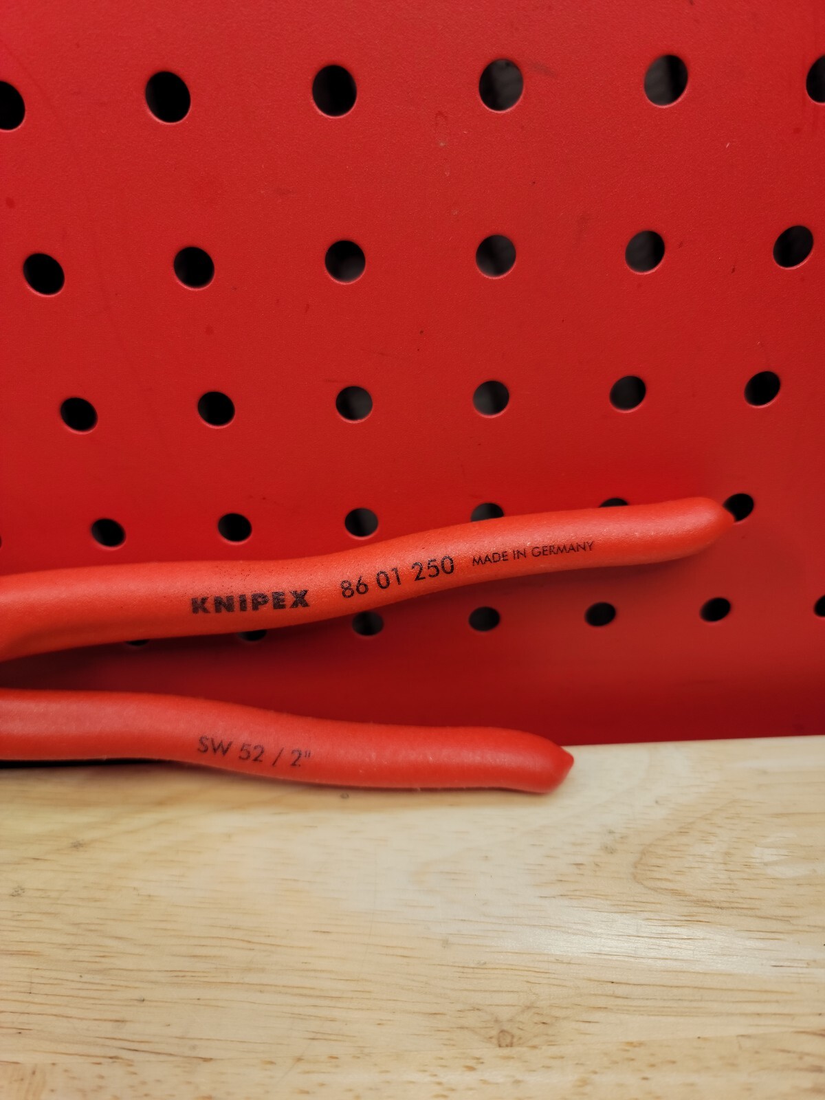Knipex 10″ Adjustable Pliers Wrench 2″ Jaw Opening No Pinch Red 86 01 250