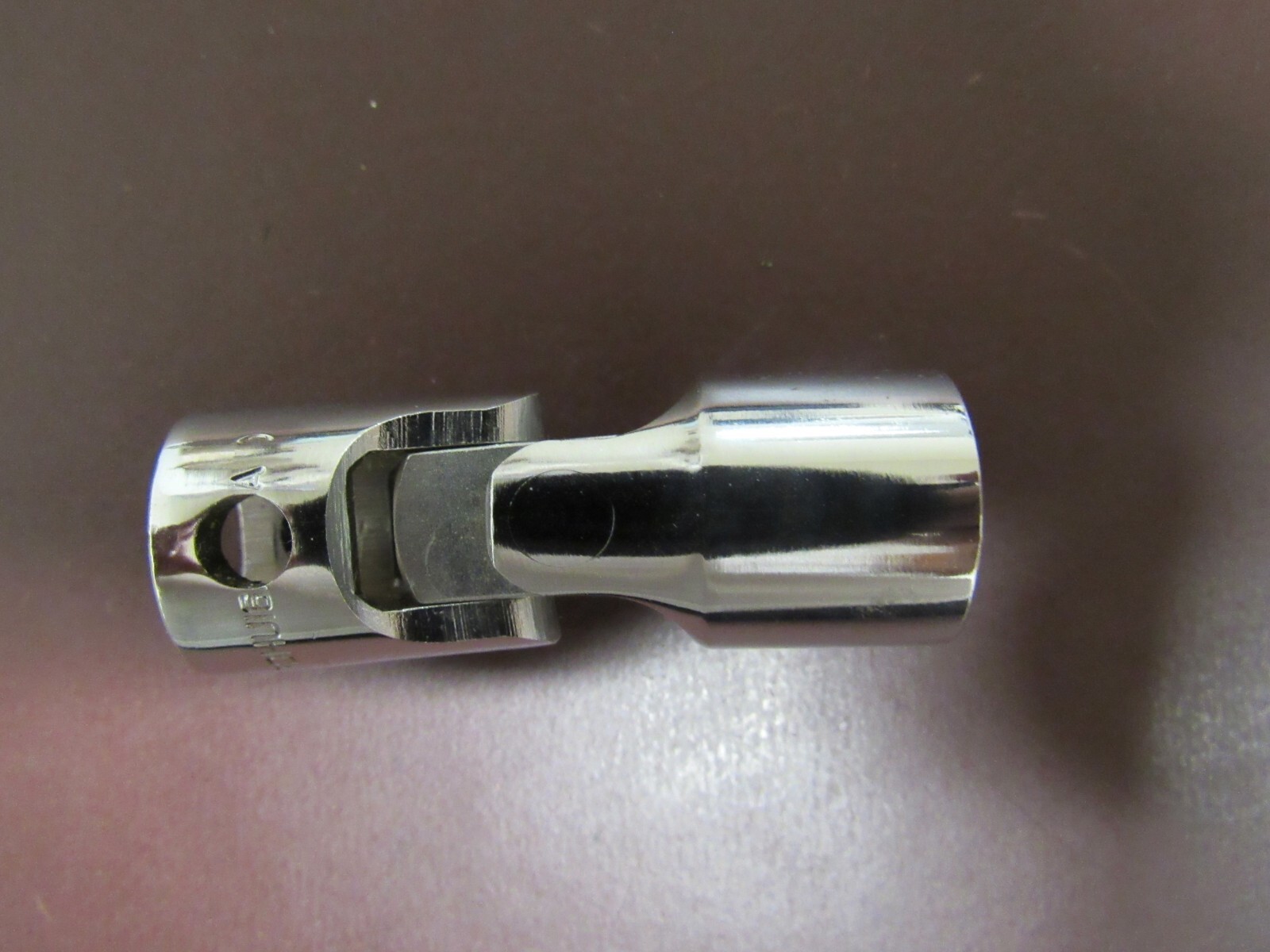 Snap On 1991 1/2″ with 3/8″ Dr. Swivel/Universal Socket, P#FDHU16