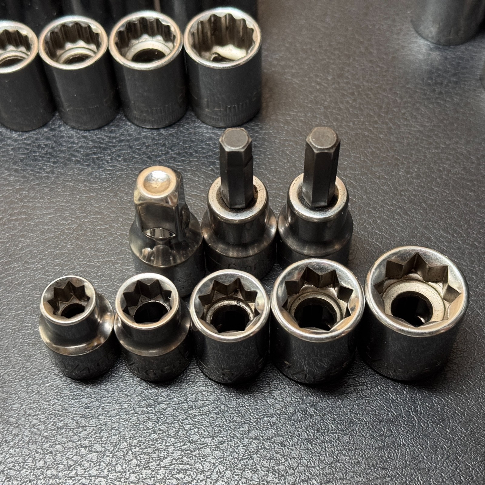 Craftsman S-AC 3/8 Drive Metric & SAE Socket Set STD Deep w/ Ratchet 44808 —81pc