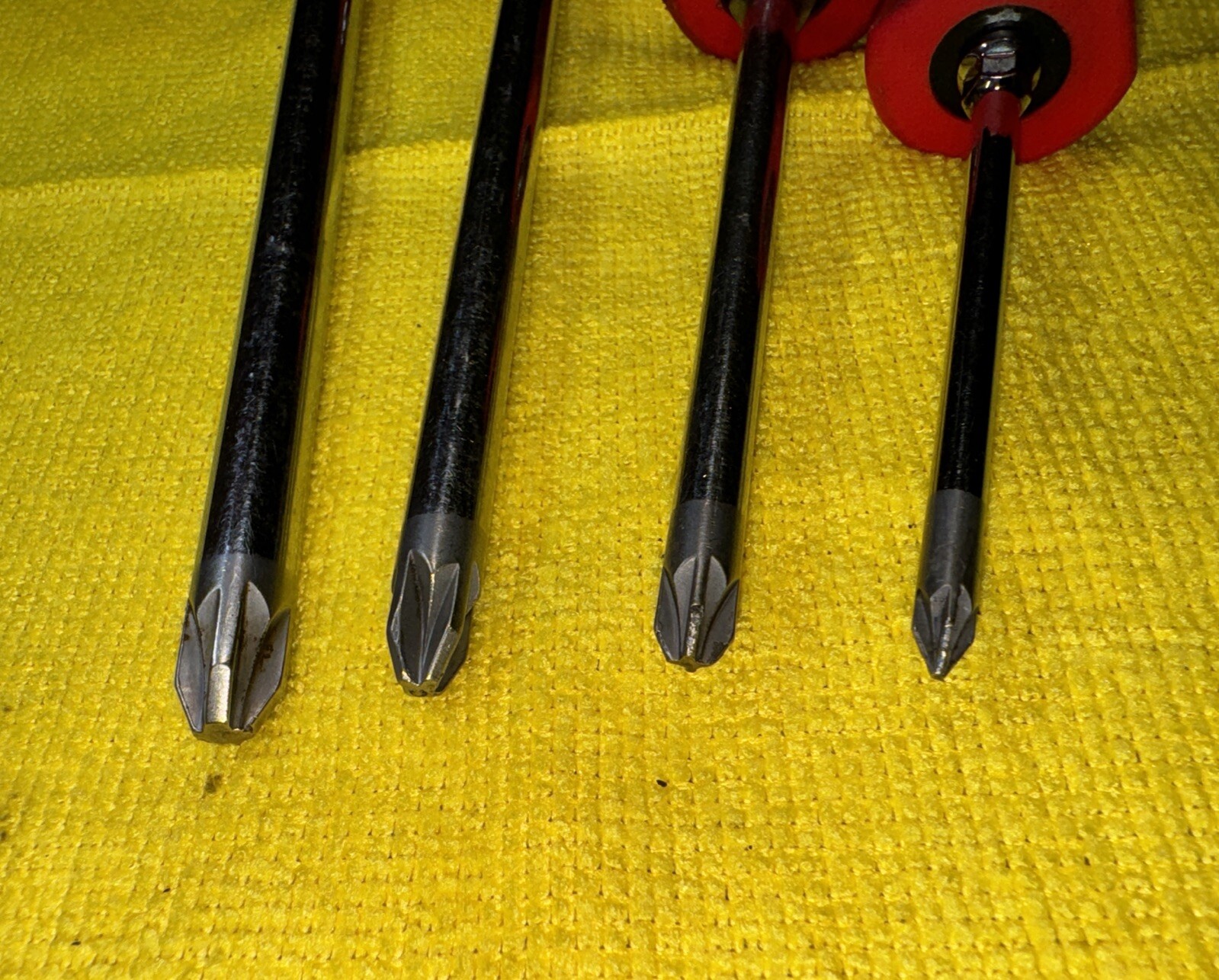 Snap On Tools SHDZ40R SDDD41MB 4pc Red & Gray Hard Grip Pozi PZ Screwdriver Set