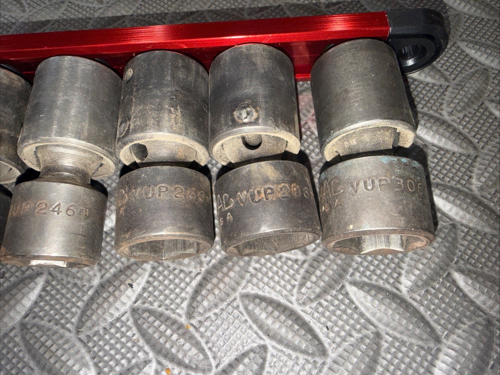 Mac Tools 7/16″ to 15/16″ 1/2″ Drive Impact Swivel Universal Joint Socket Set