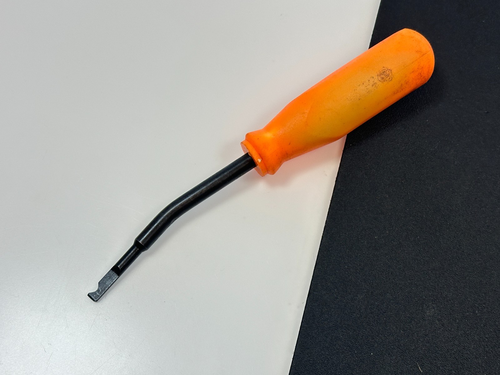 Matco Tools Witte Germany ORANGE Hard Grip Specialty Trim? Clip? Tool