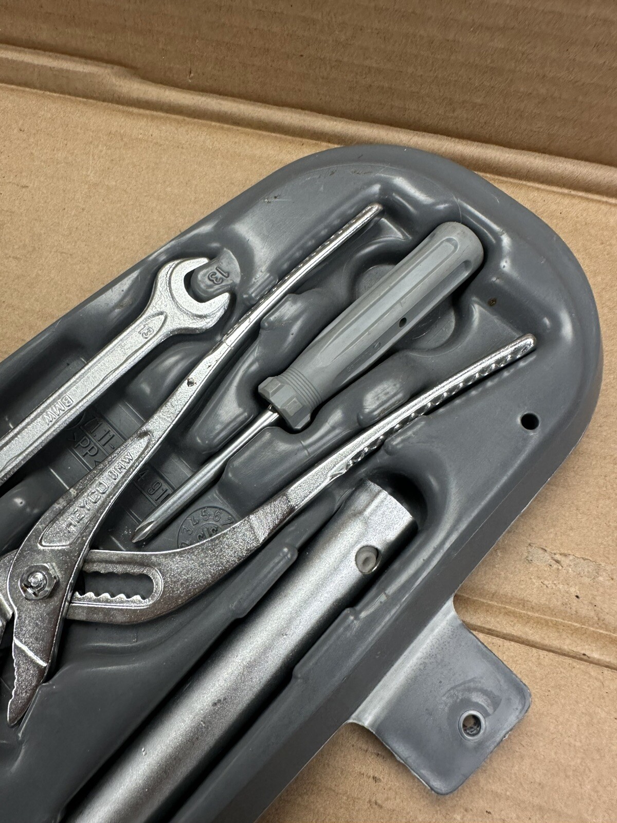 BMW E46 TRUNK TOOL KIT HOLDER 330 325 323 328 Sedan Coupe OEM