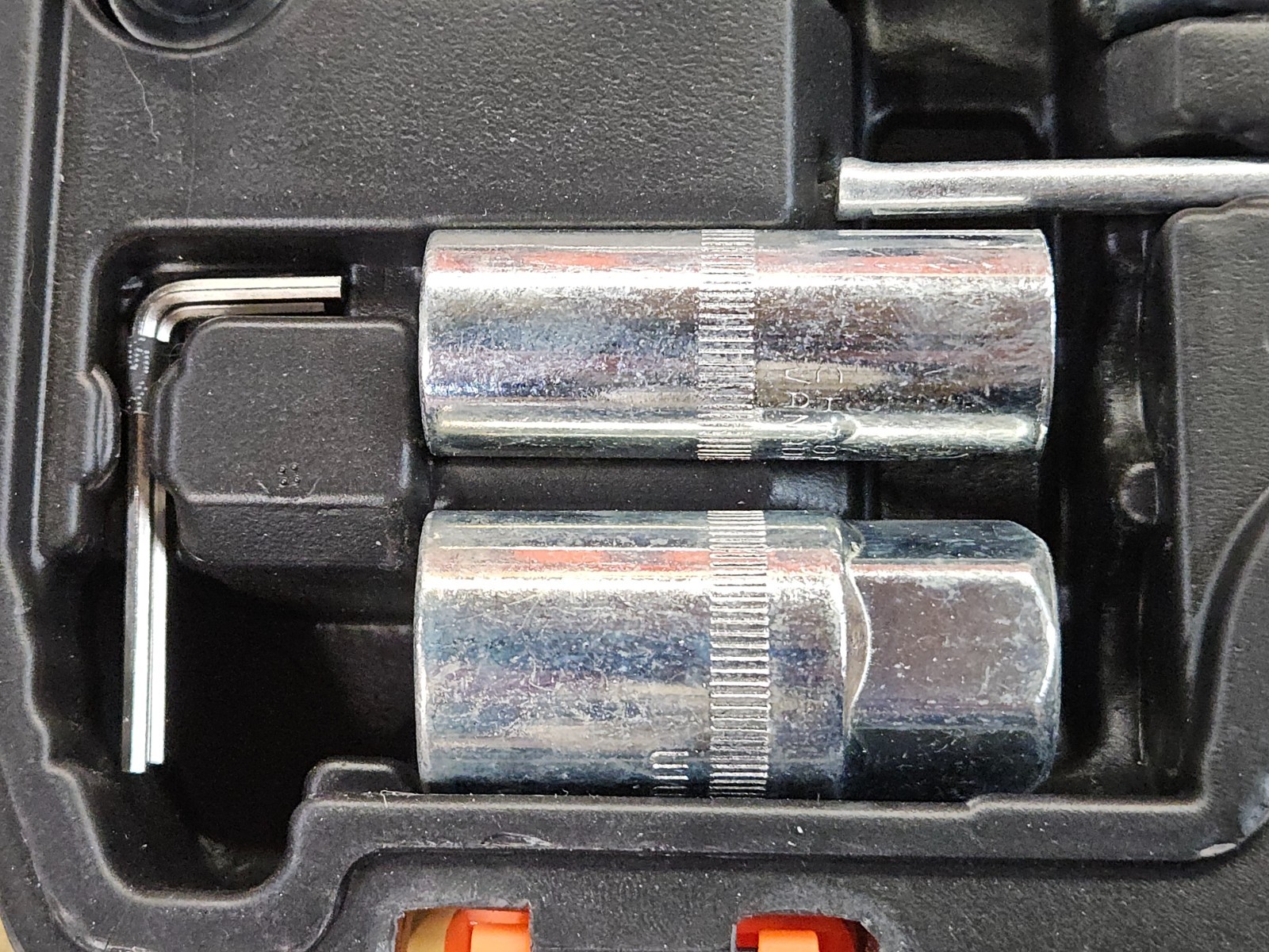 Mechanics tool kit. Socket Set, 1/2″ & 1/4″ Drive, Wrench Set Metric.