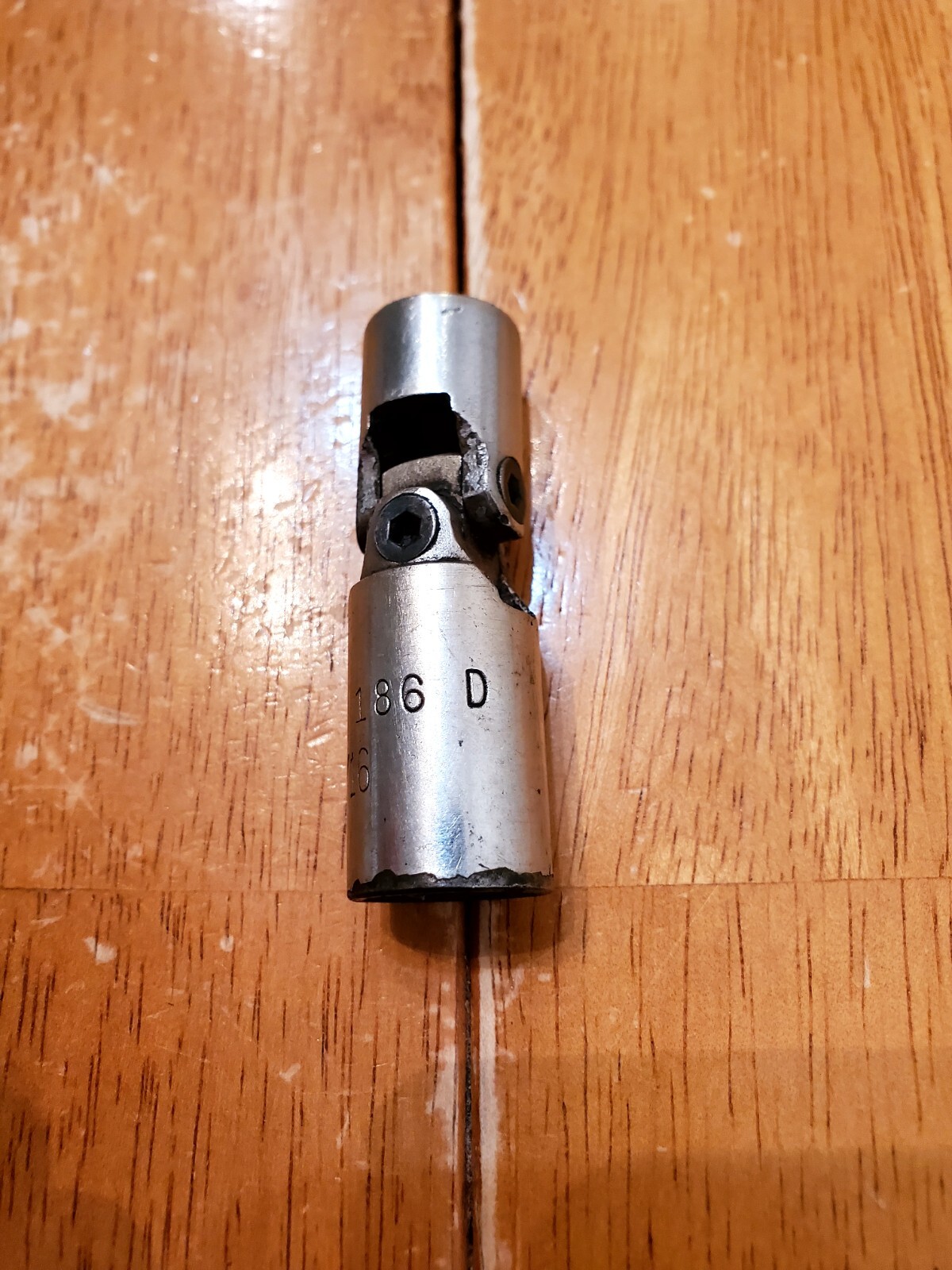 Mac Sabina 3/8″ Drive 9/16″ 6PT SAE Deep Universal Swivel Socket Worn XU186D