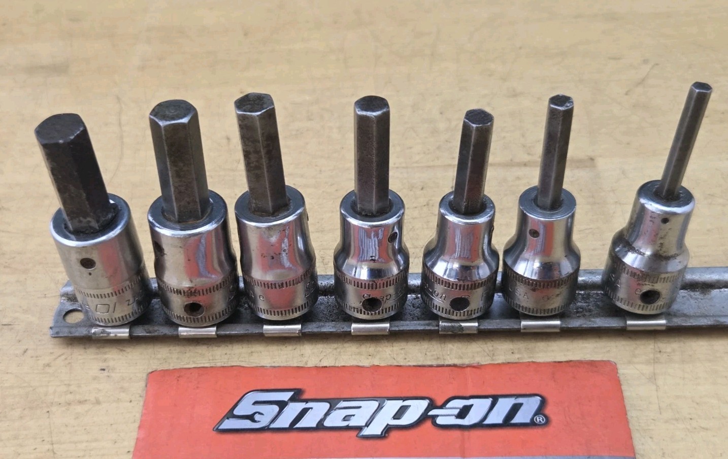 Snap On 207EFAMY – 3/8″ Drive 7 Pc Metric Standard Hex Bit Socket Driver Set