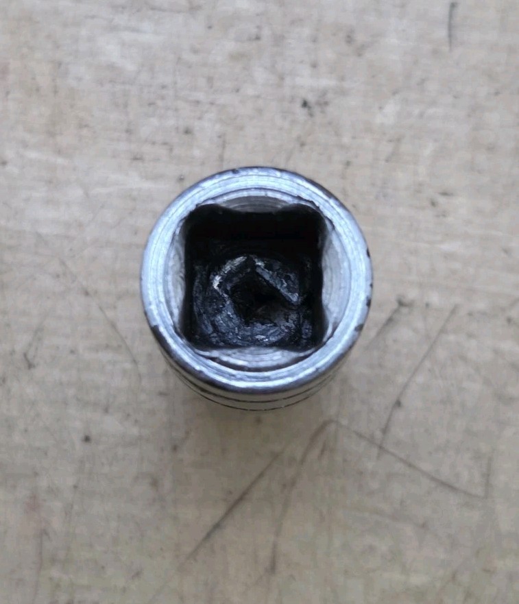 Snap On FXW1 – 3/8″ Drive 1-1/2″ Long Friction Ball Wobble Extension