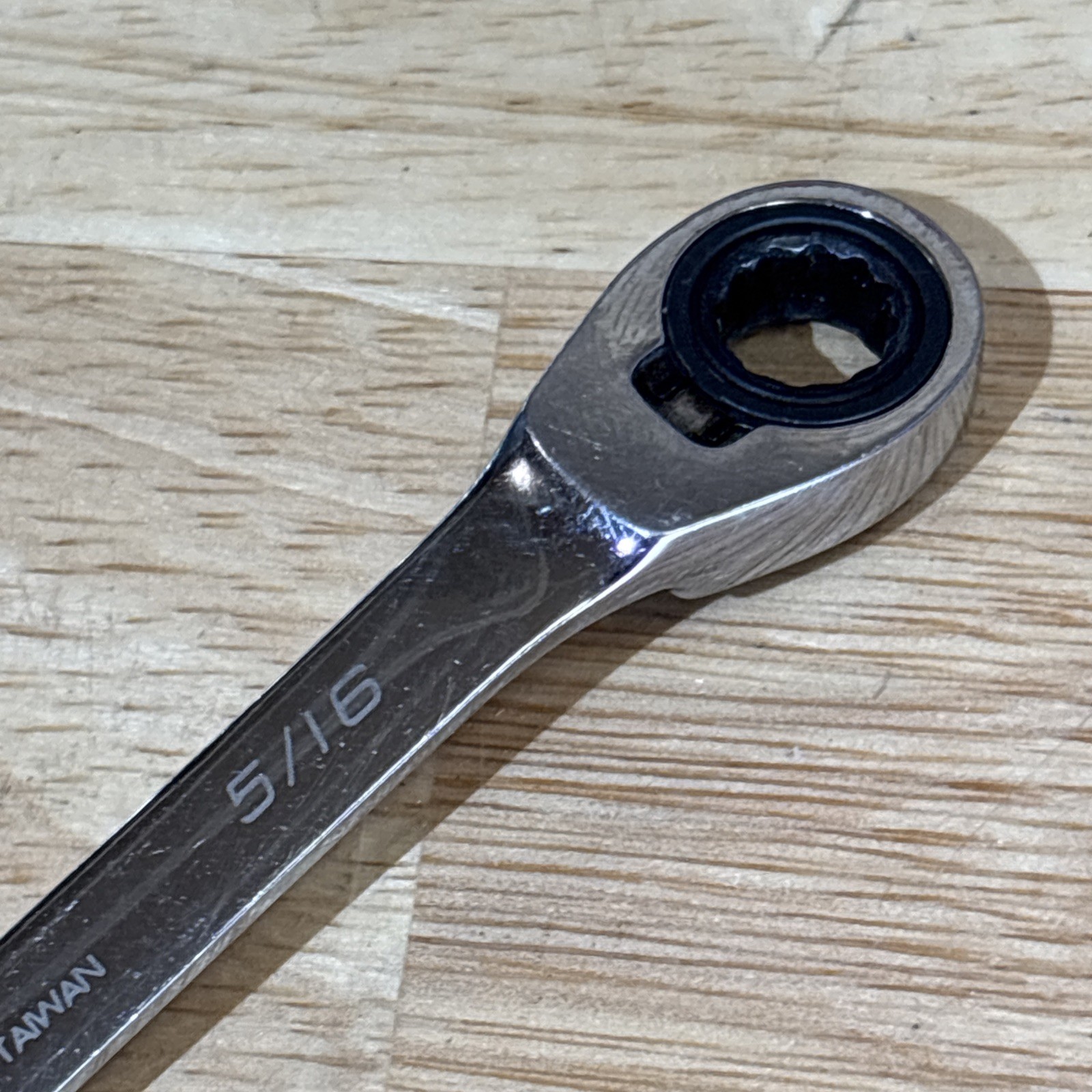 Blue Point 5/16″ Ratcheting Combination Wrench 12 Point Reversible BOER10