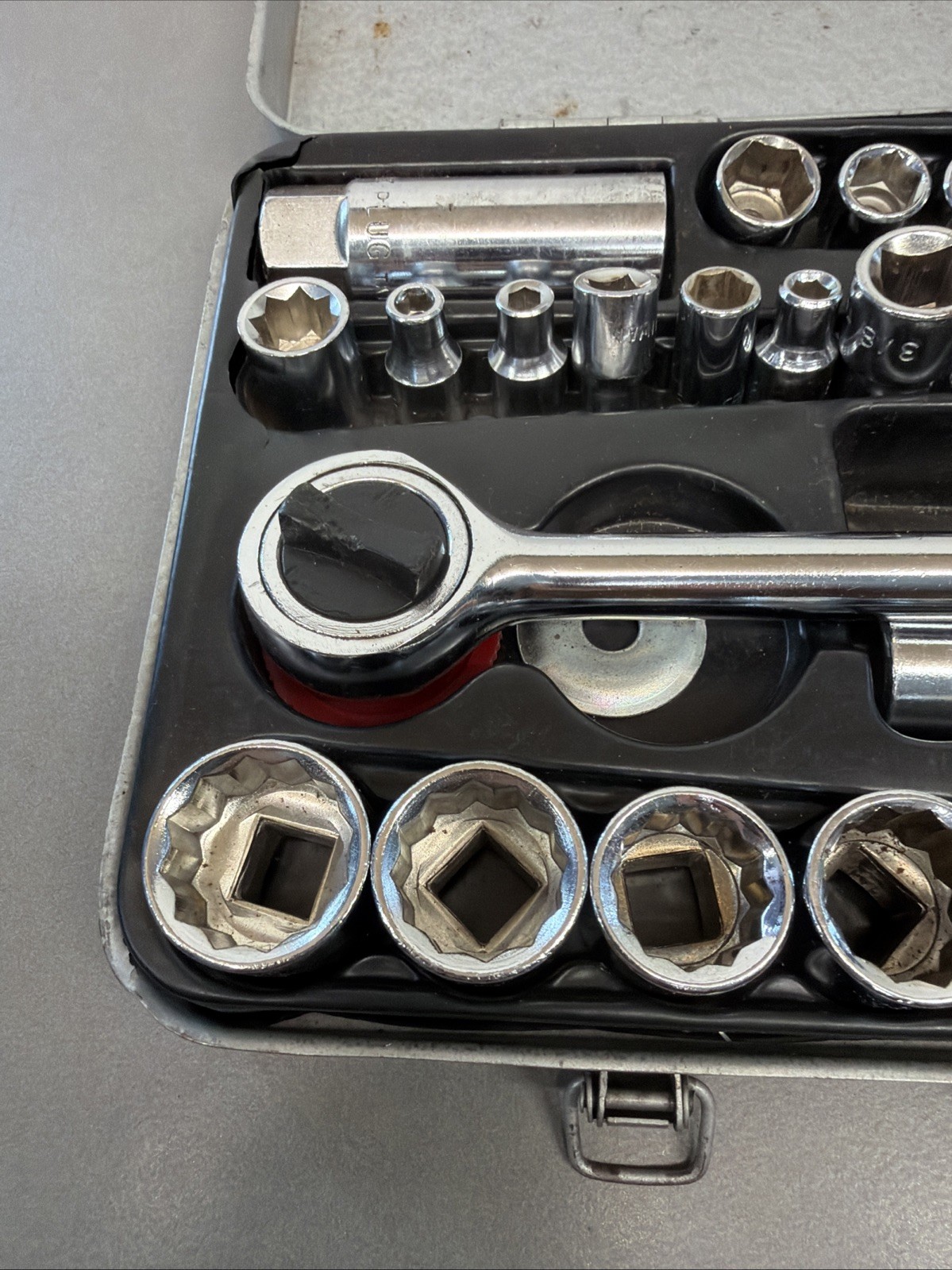 Vintage Socket Wrench Set Set In Metal Case Bt17
