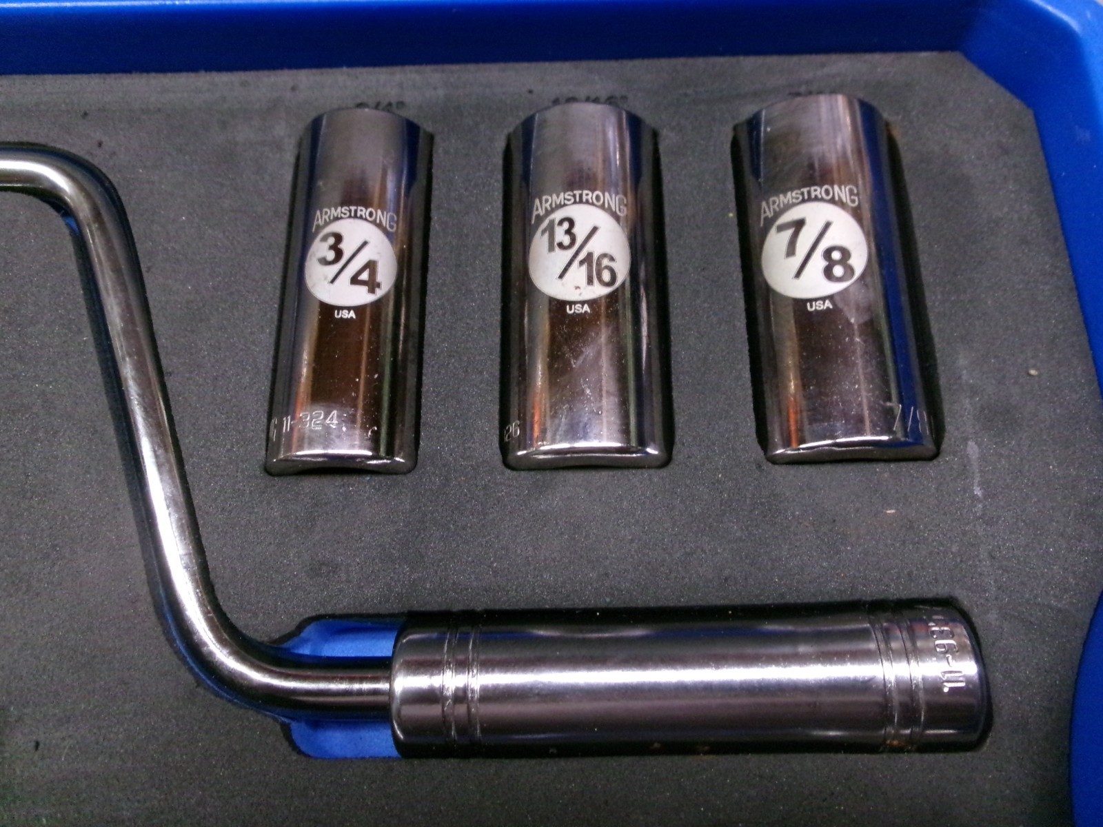 Armstrong Tools USA 33-Piece 3/8″ Drive Socket Set with Foam + Case No 15-320