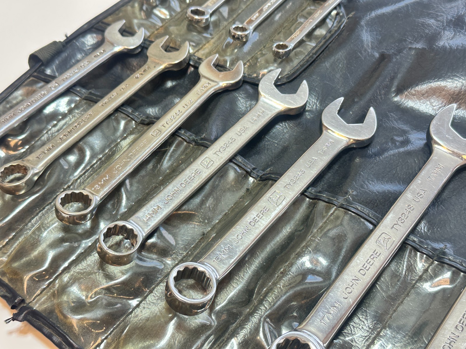 John Deere Tools USA 11pc Metric 7mm to 19mm Short Polished Wrench Set, Kit Bag