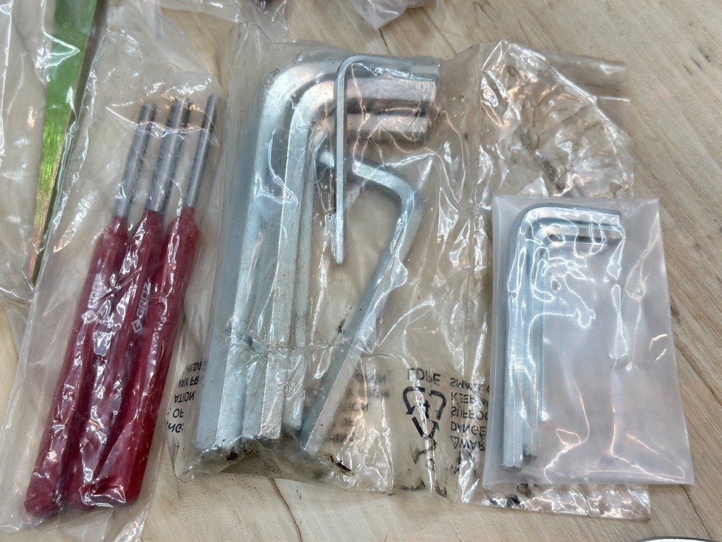 Claas / Groz **NEW** PROMO TOOL BOX KIT w/GREASE GUN