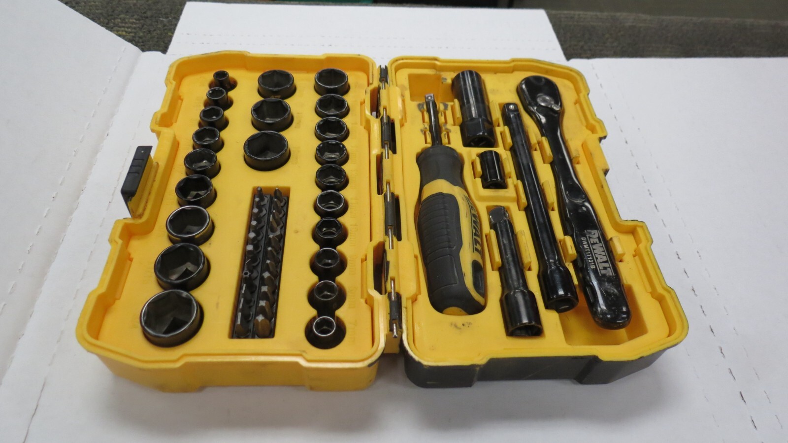 DEWALT SOCKET SET 50 PCS IN HARD CASE