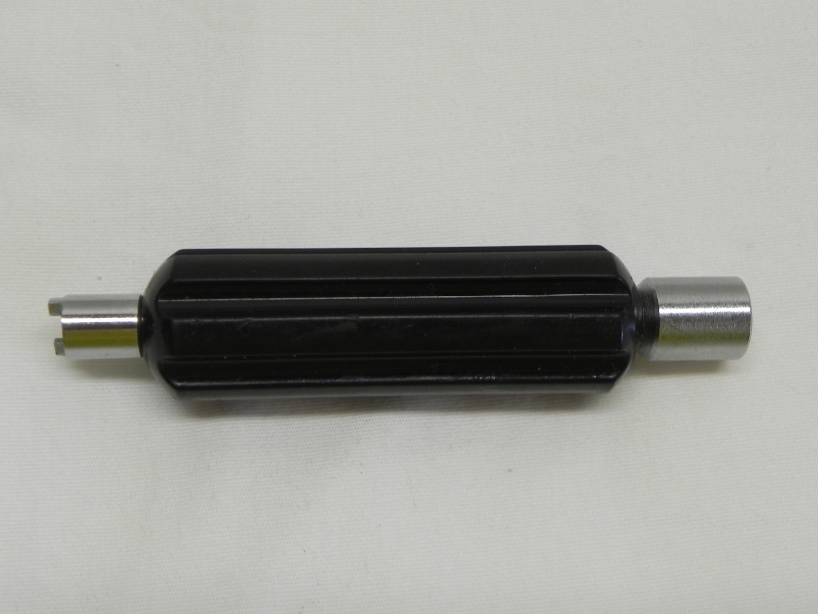 Snap-on 2 Piece MD17 & TR108 Carb Adjustment Tool & Tire Valve Core Tool