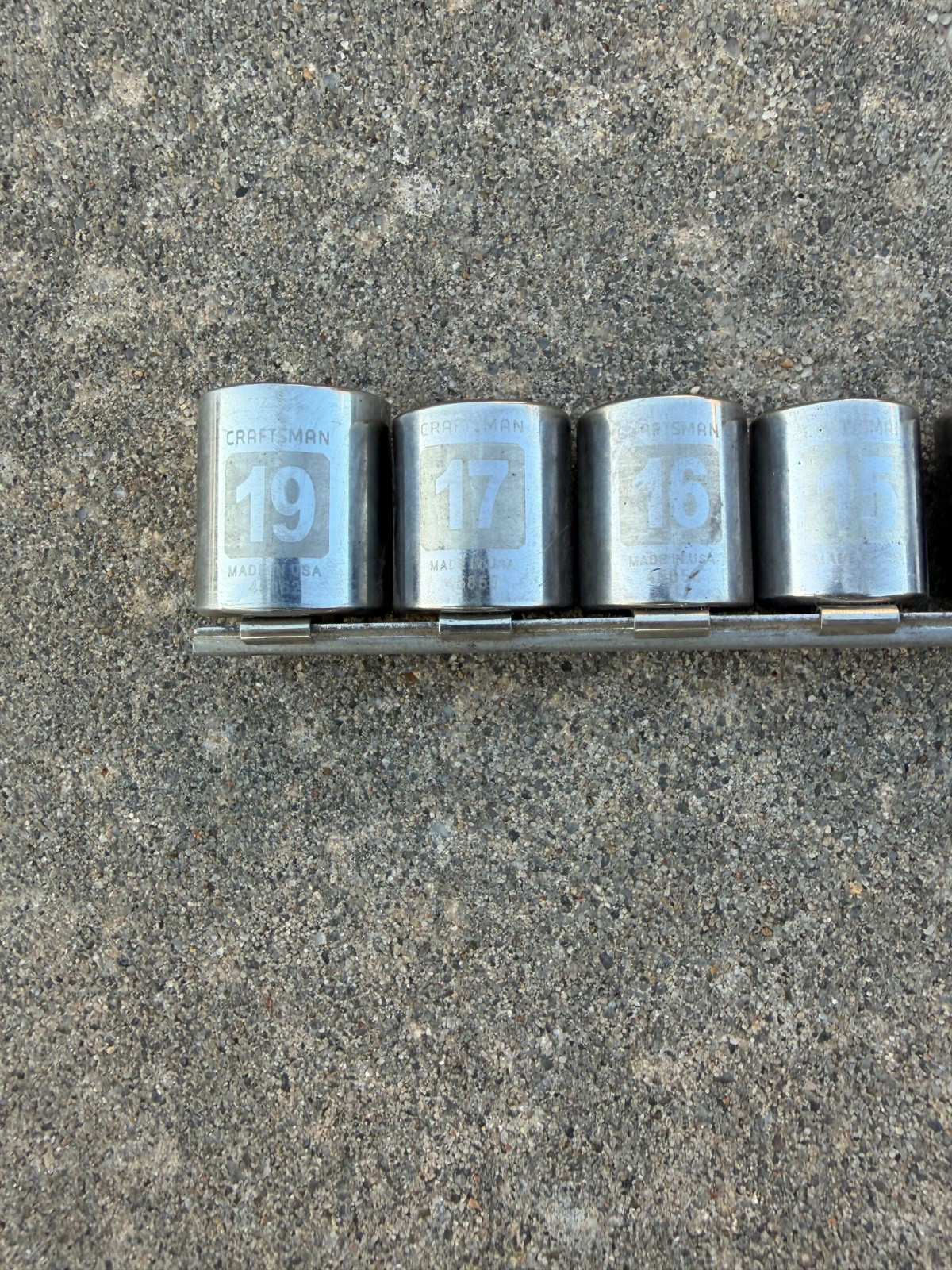 Craftsman 6-19mm 13pc 6pt 3/8” Dr Easy Read Socket Set w/rail USA (Read)