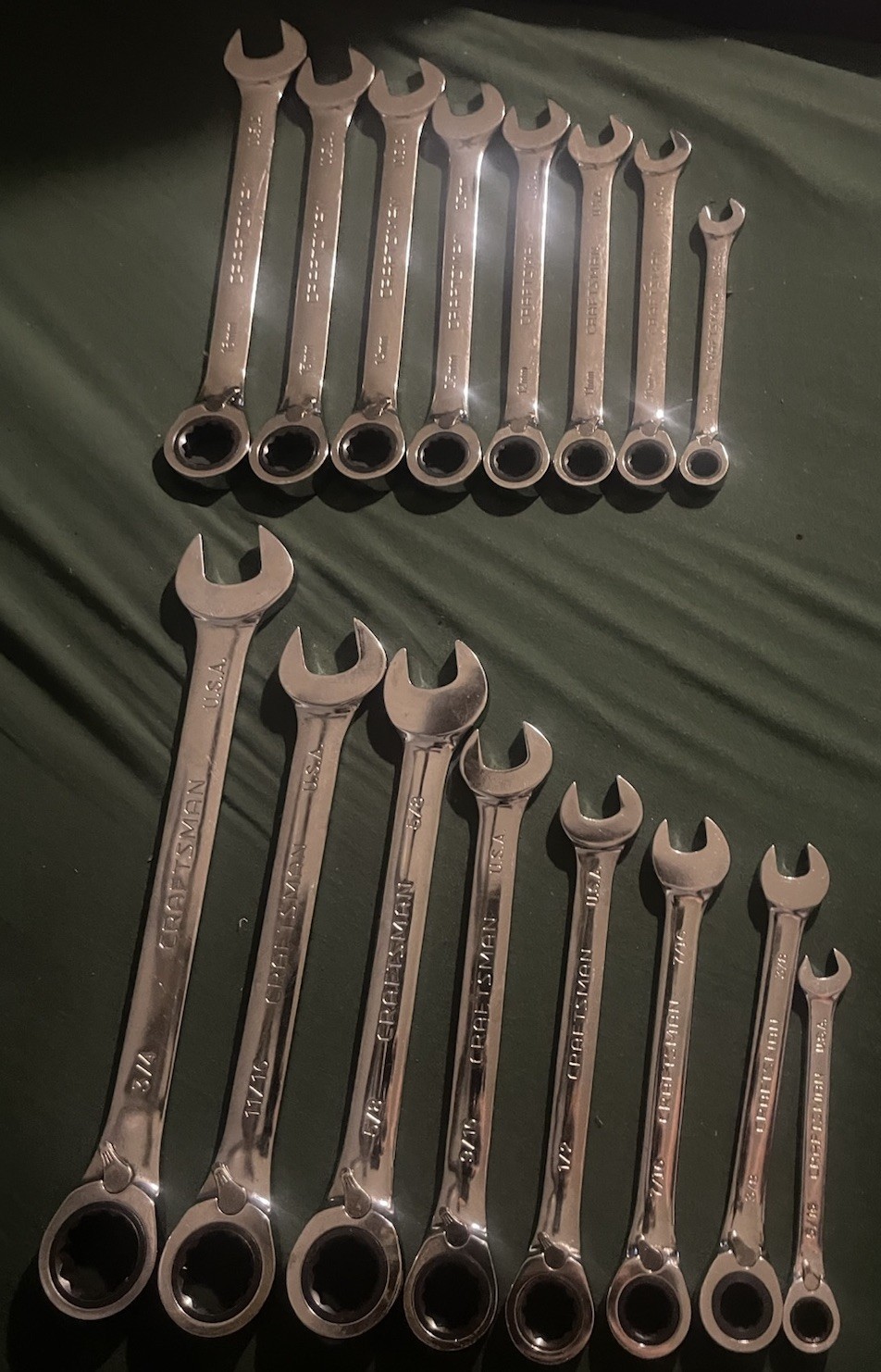 16 Piece Craftman Reversible Rachet Standard And Metric Wrenches