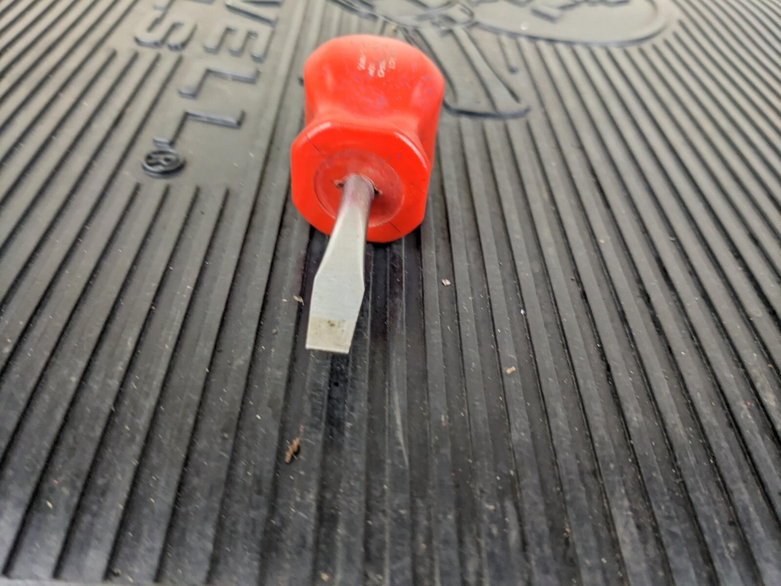 #ba329 Snap On SDD1 Stubby Flat Head Screwdriver Red USA Slotted