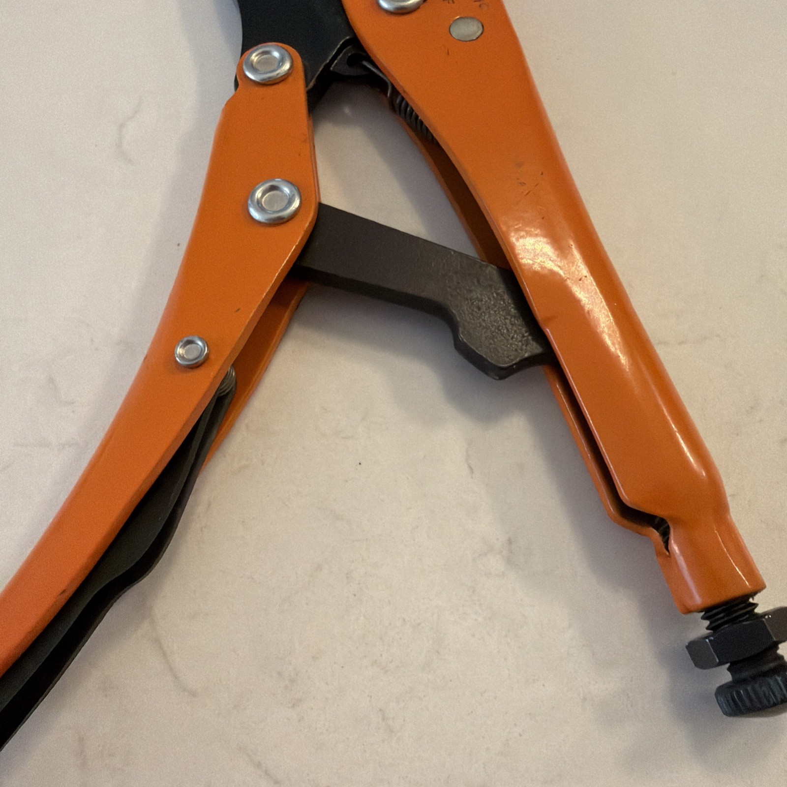 Grip-on 7in. Locking Pliers Curved Jaws With Wire Cutter 121-07F