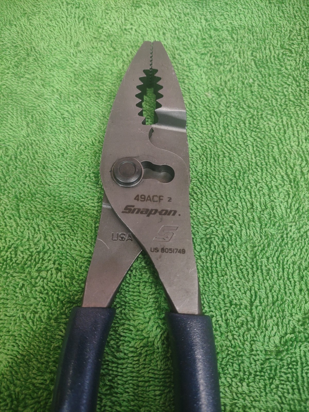 New! Snap-on Tools POWER BLUE 9″ Talon Soft Grip Combo Slip-Joint Pliers 49ACFMB