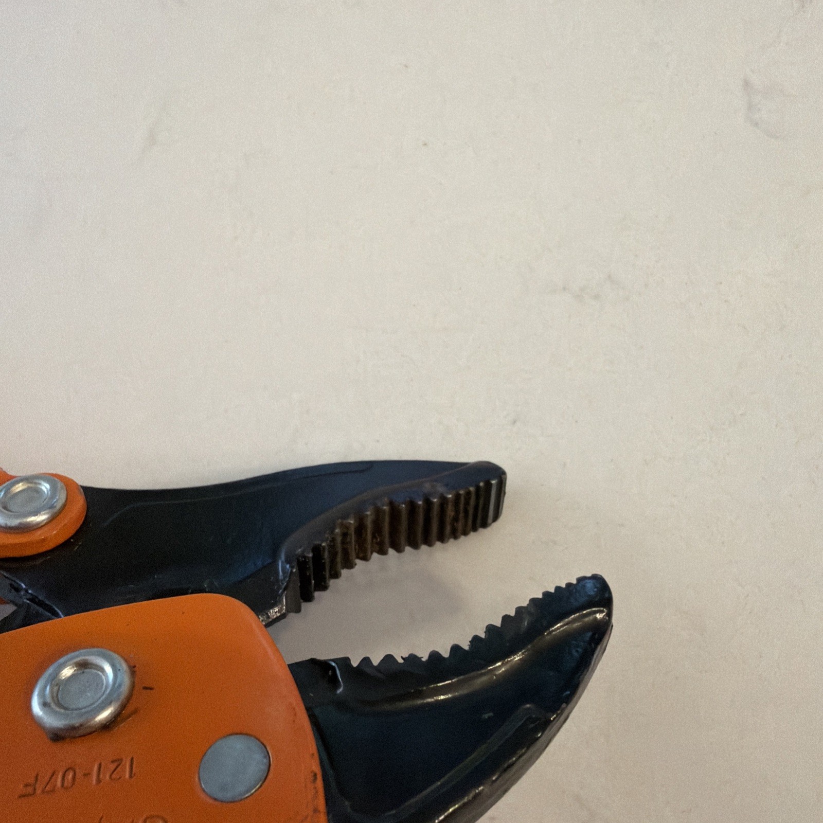 Grip-on 7in. Locking Pliers Curved Jaws With Wire Cutter 121-07F