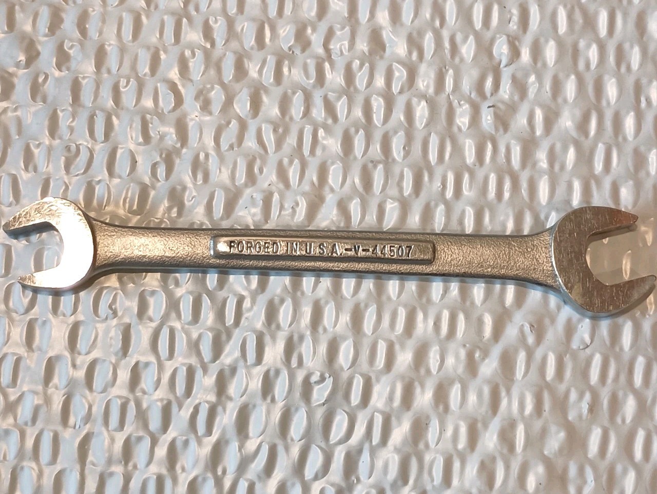 CRAFTSMAN TOOLS USA V44507, 13MM x 15MM DBL. OPEN – END WRENCH, 7″ LONG.