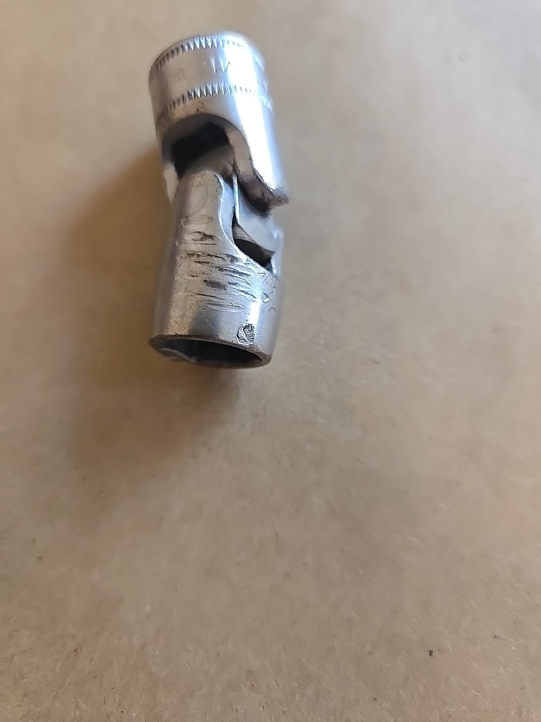 Snap On 3/8″ Drive 12MM 6PT Metric Chrome Universal Swivel Socket FSUM12