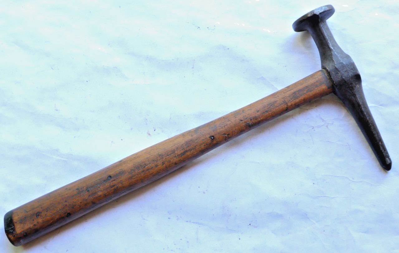13.4 Oz. Unbranded Short Straight Pointed Peen Auto Body Repair Hammer / MTT