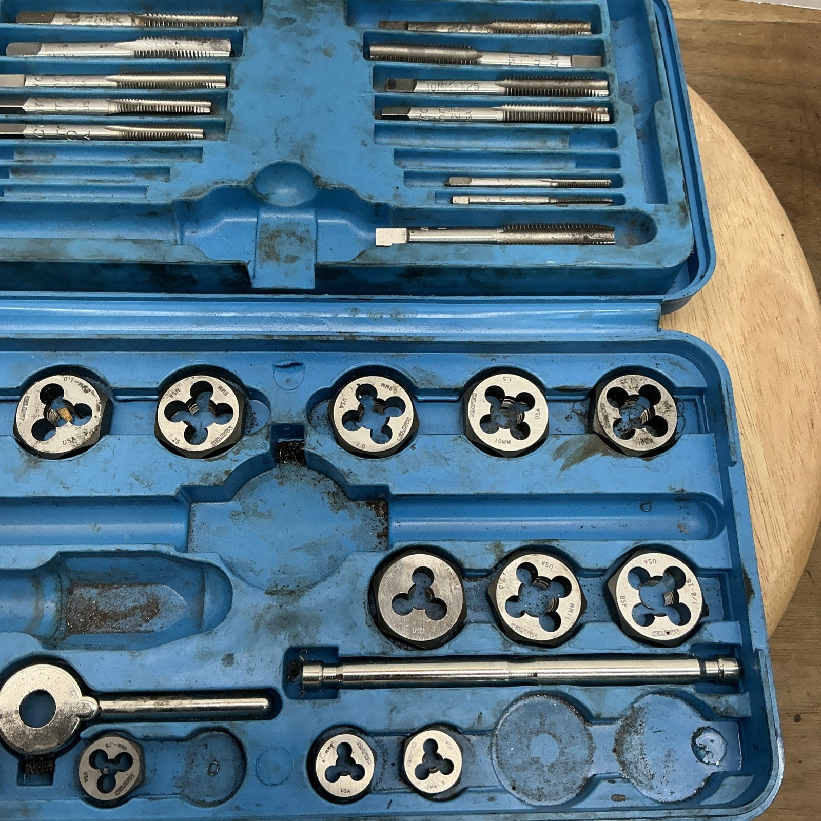 Matco tools. Metric tap and die super set no 6312. (F)