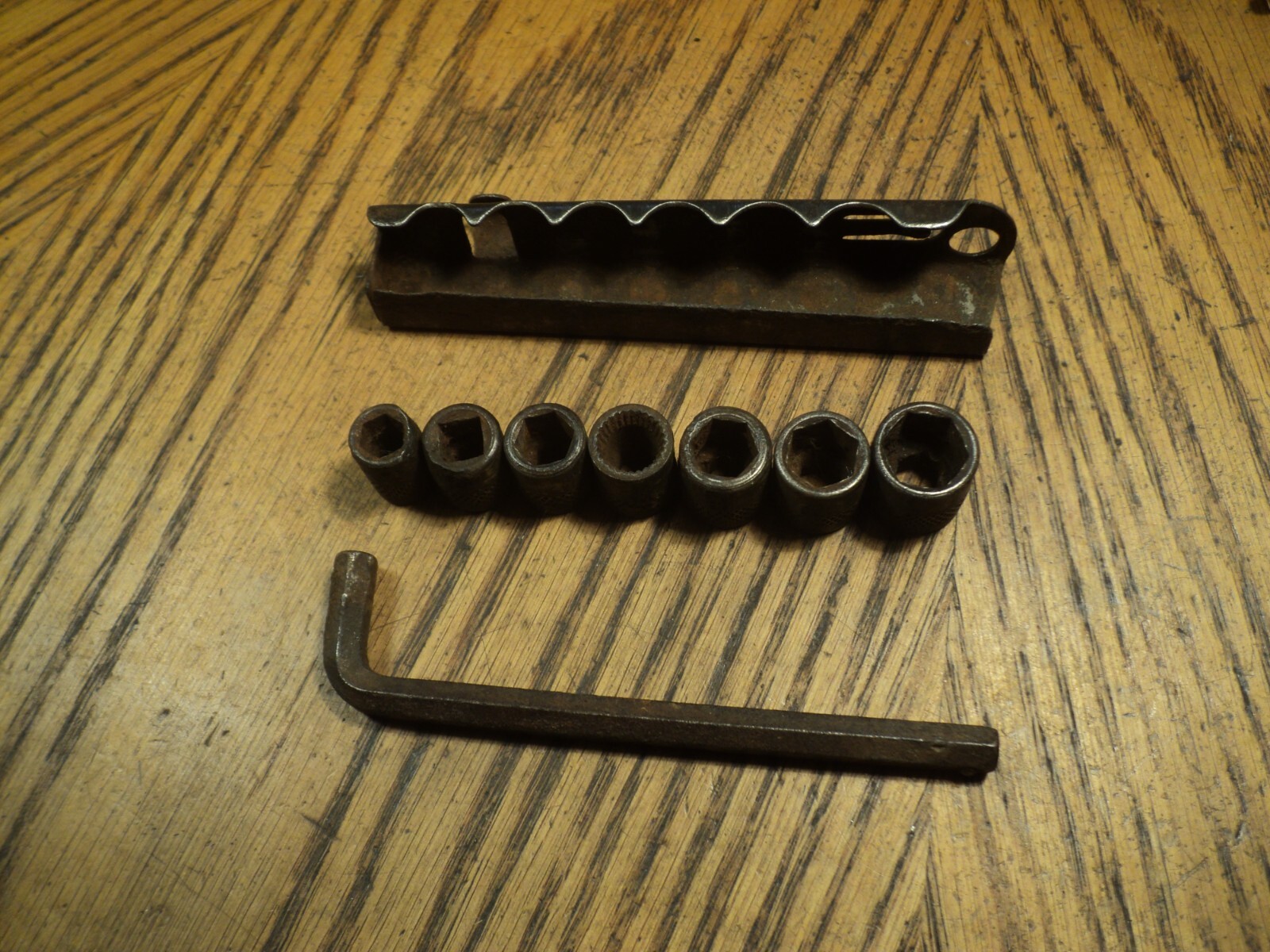 Vintage 8 Pc. Socket Set Tool w/ metal Case 3/16″ To 1/2″ Unbranded
