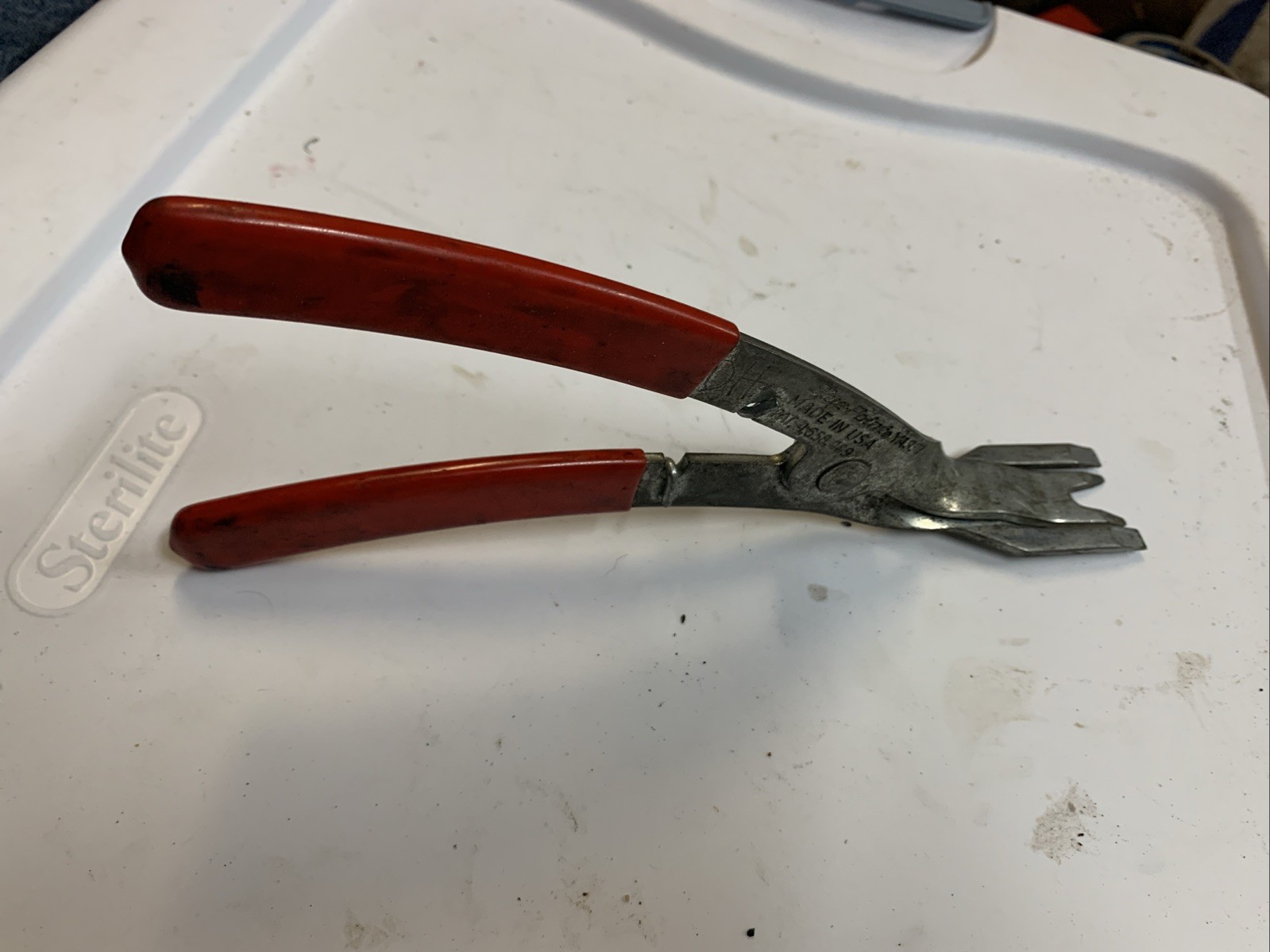 BLUE POINT TOOLS YA331, BODY TRIM CLIP REMOVAL PLIERS, 8.5″ LONG *USA MADE*