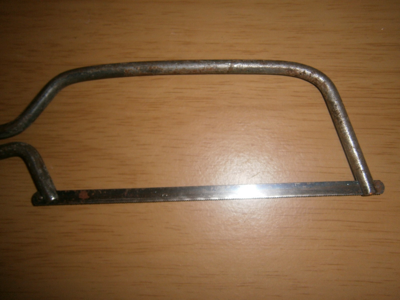 Vintage silver tone small hacksaw. (E6d)