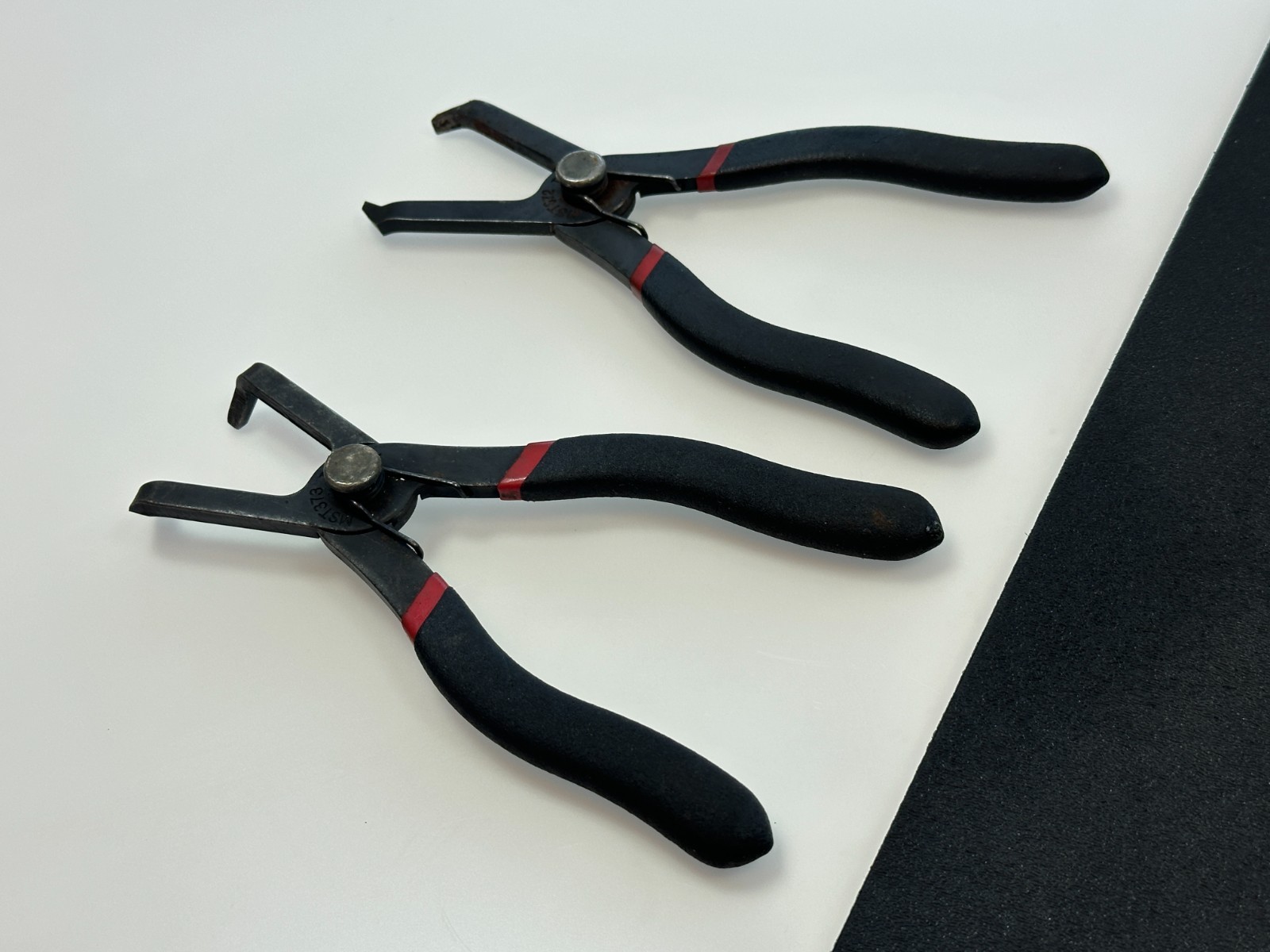 Matco Tools 2pc MST372 MST373 Push Pin Pliers, Black Red Grip