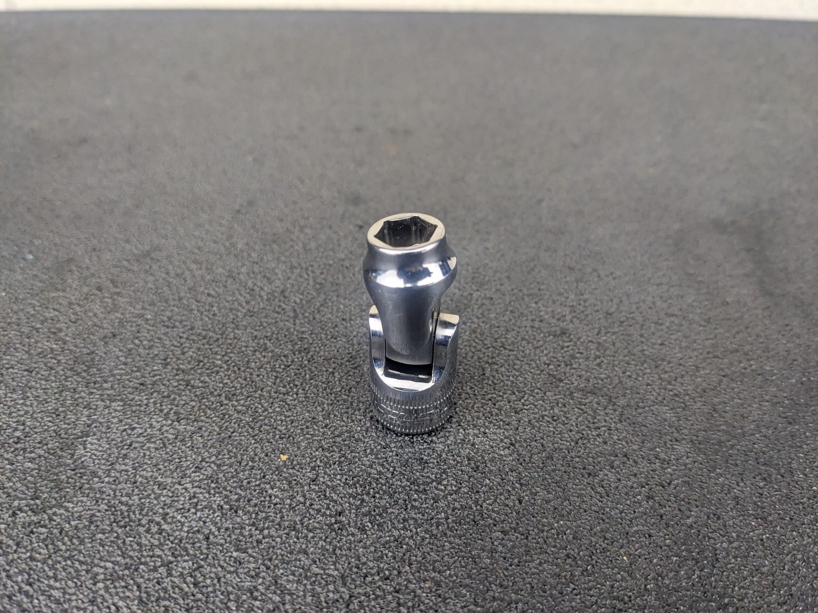 #aj161 Snap On Tools 3/8″ Drive 10mm Metric 6pt Universal Swivel Socket FSUM10A