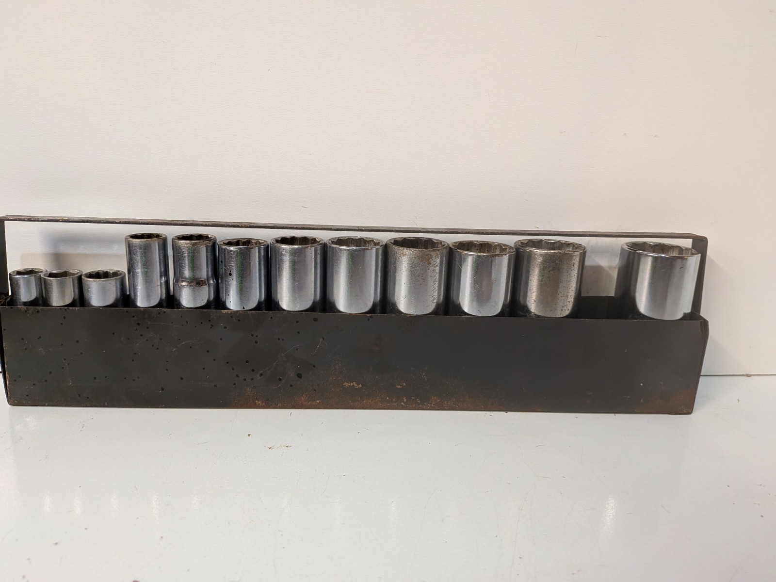 12pc. VTG Craftsman -V- 1/2″ & 3/8″ SAE DEEP Sockets w/Metal Tray 1/2″- 1 1/8″