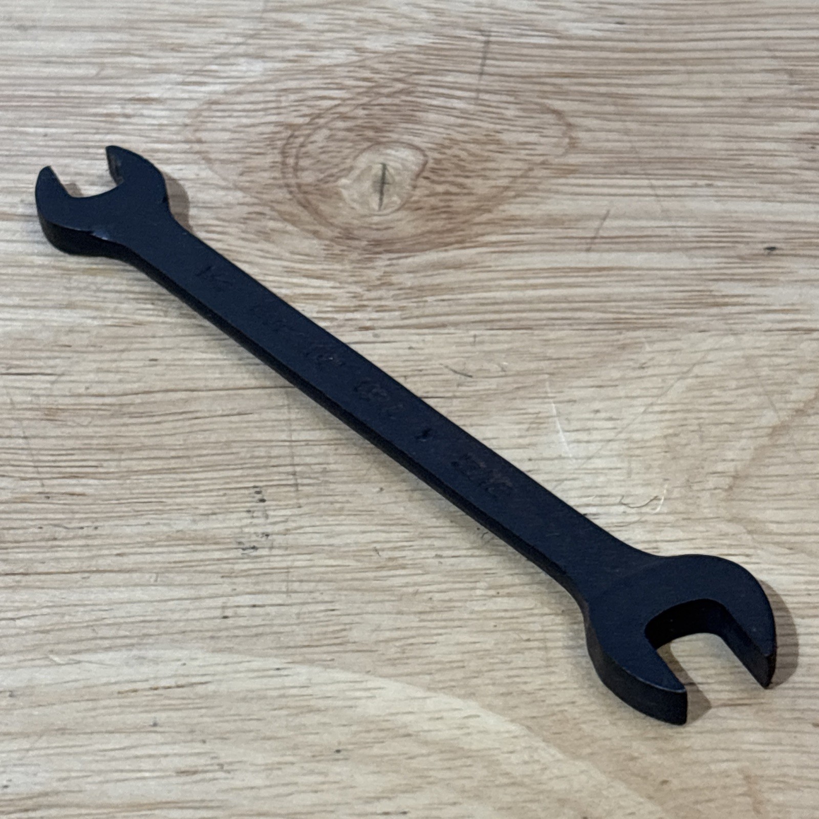 Snap On 1/4″ x 5/16″ Double Open End Wrench Black Industrial Finish GVO810B USA