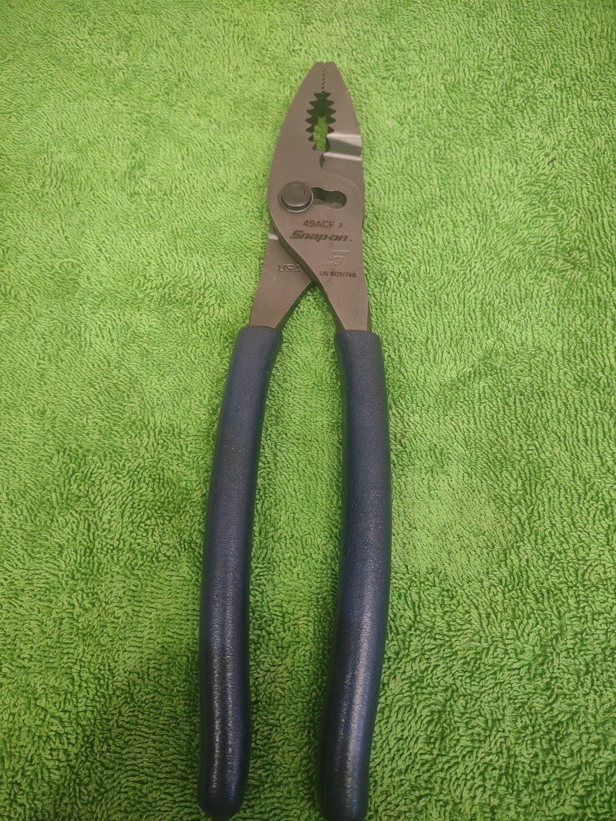 New! Snap-on Tools POWER BLUE 9″ Talon Soft Grip Combo Slip-Joint Pliers 49ACFMB