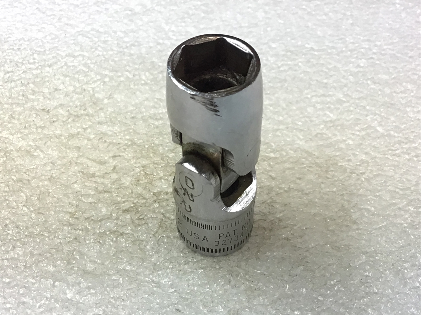 Snap On#FSUM12- 12 mm,Metric, Chrome, 3/8″Dr., 6Pt., Swivel,Universal Socket-USA