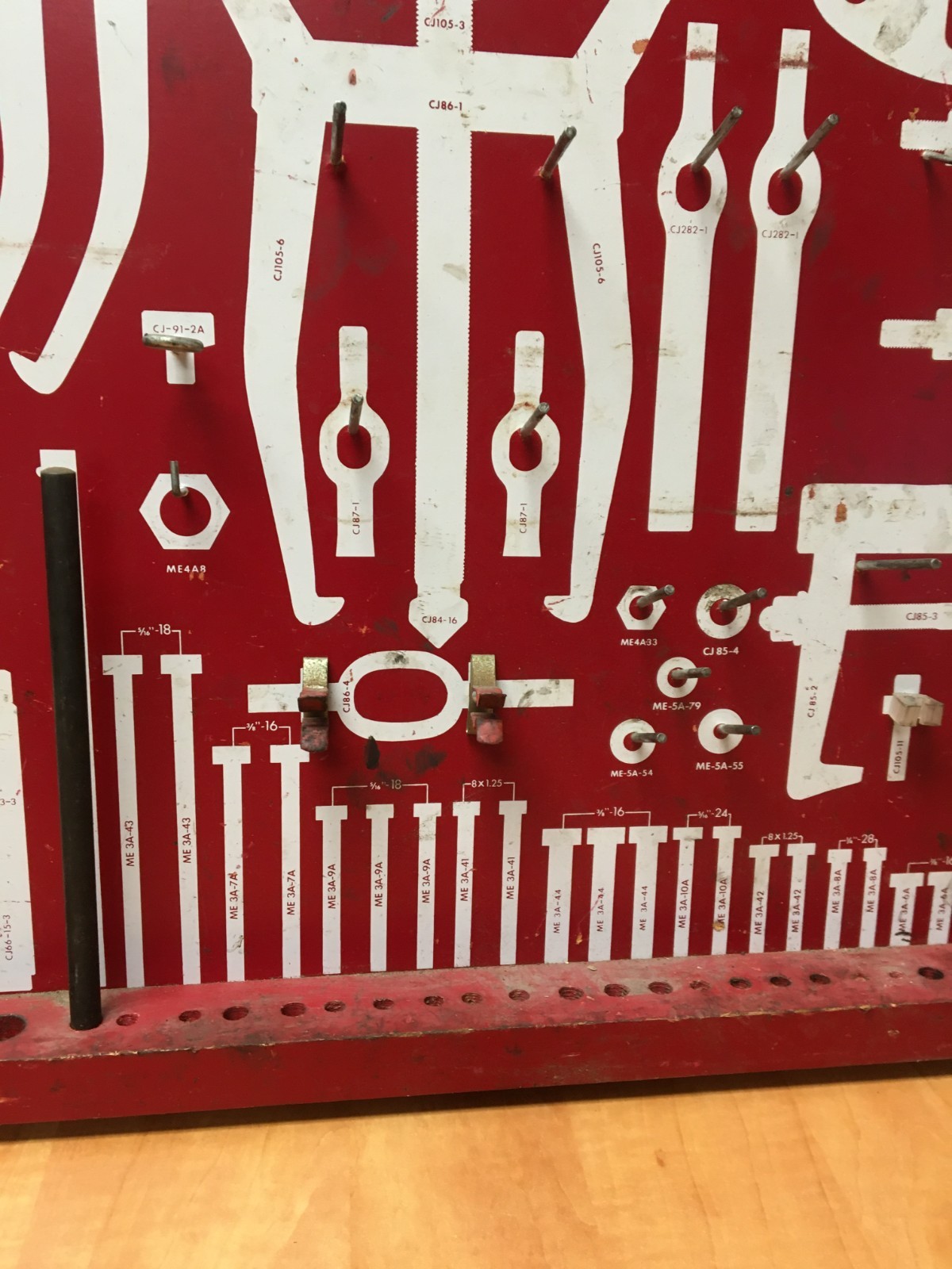 Snap On Tools Puller Set Display Board Peg Board for Cabinet CJ 1000F
