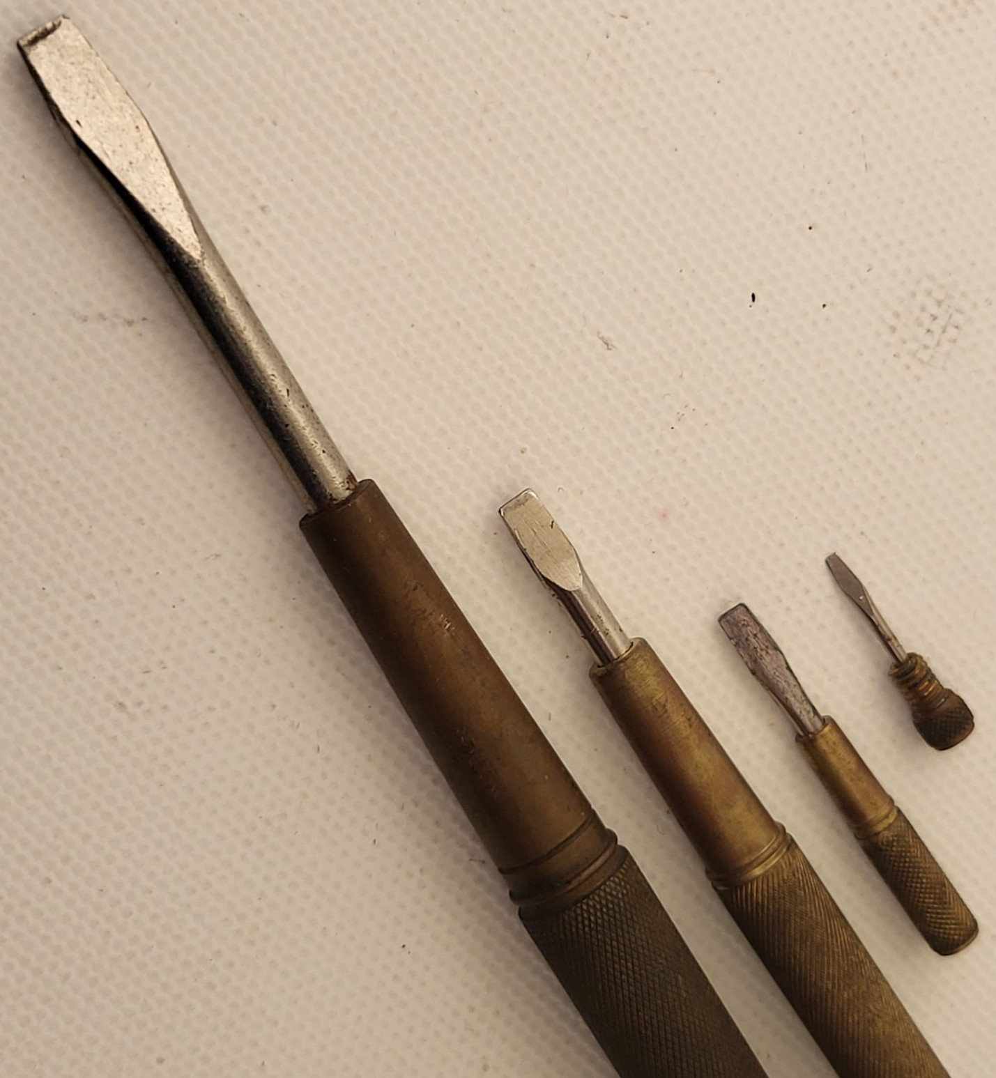 Vintage Set of 4 Brass Handle Nesting Nested Standard Slotted Screwdrivers