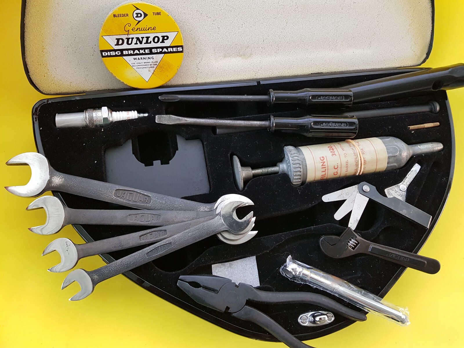 JAGUAR MK10 420G TOOL KIT 1961 – 1970