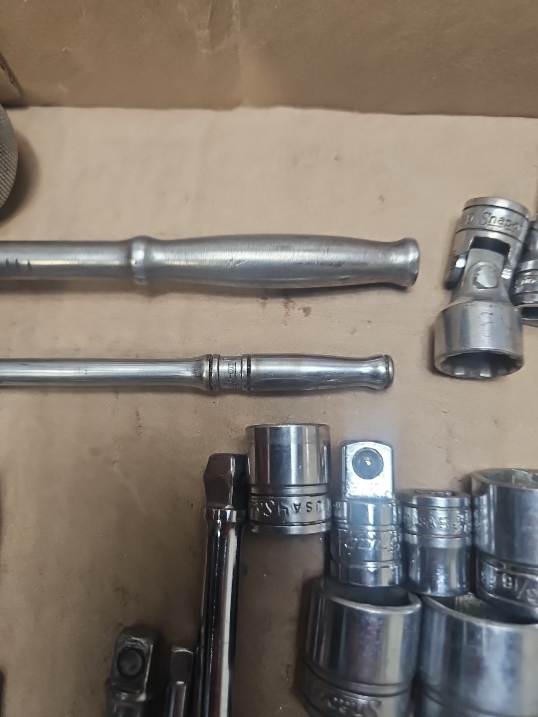 P43- 40 pieces of SNAP ON TOOLS – Sockets, Adapters, Etc 1/4 & 3/8″ Dr