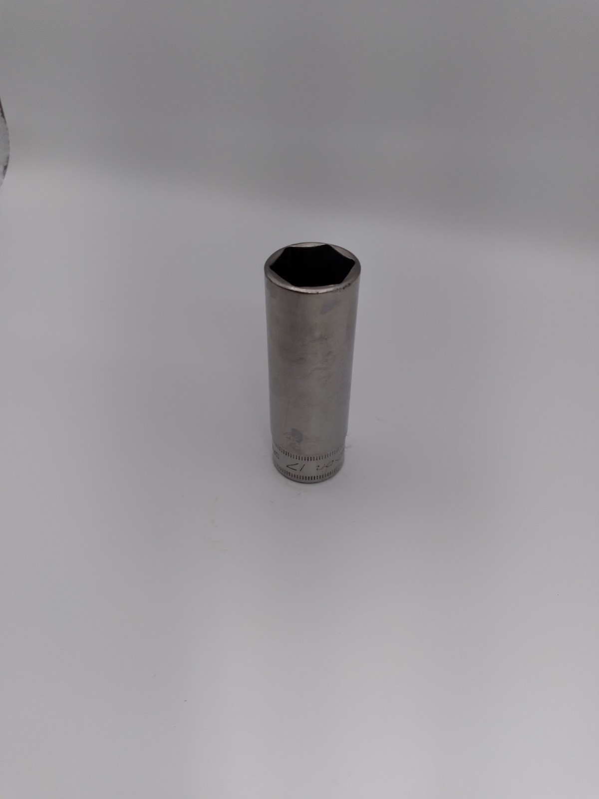 Snap On Tools 3/8″ Drive 6-Point Metric 17mm Deep Socket Chrome SFSM17 USA USED